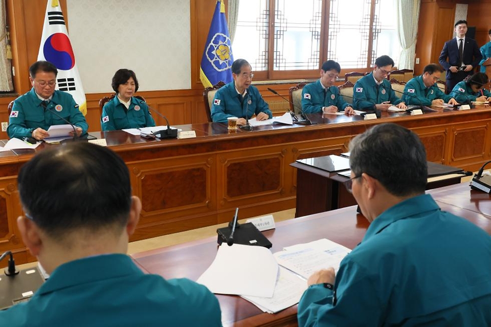 한덕수 국무총리가 26일 서울 종로구 정부서울청사에서 열린 의사 집단행동 대응 중앙재난안전대책본부 회의에 참석해 발언하고 있다. 