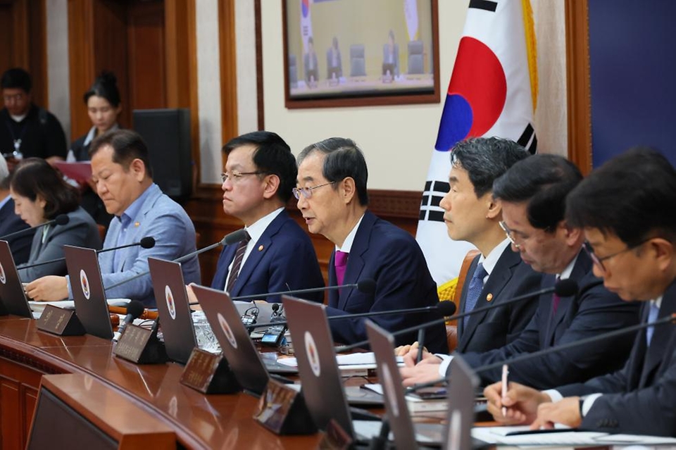 한덕수 국무총리가 30일 서울 종로구 정부서울청사에서 열린 ‘제19회 국무회의’에서 모두발언을 하고 있다.