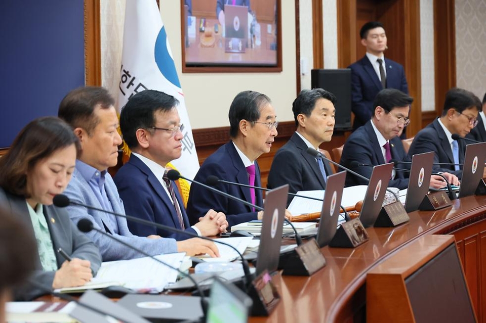 한덕수 국무총리가 30일 서울 종로구 정부서울청사에서 열린 ‘제19회 국무회의’에서 모두발언을 하고 있다.