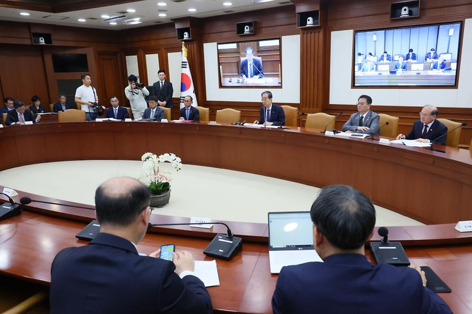 한덕수 국무총리가 2일 서울 종로구 정부서울청사에서 열린 ‘제38회 국정현안관계장관회의’에 참석해 발언하고 있다.