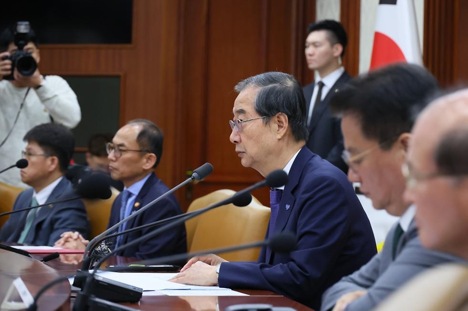 한덕수 국무총리가 2일 서울 종로구 정부서울청사에서 열린 ‘제38회 국정현안관계장관회의’에 참석해 발언하고 있다.