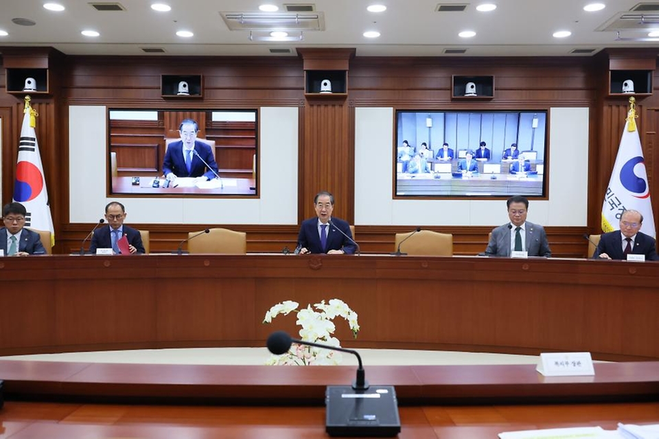 한덕수 국무총리가 2일 서울 종로구 정부서울청사에서 열린 ‘제38회 국정현안관계장관회의’에 참석해 발언하고 있다.