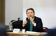 남성현 산림청장이 9일 경북 청송군 임업인종합연수원에서 전국 142개 산림조합장들과 간담회를 하고 있다.