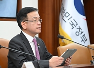 최상목 경제부총리 겸 기획재정부 장관이 13일 서울 종로구 정부서울청사에서 열린 ‘경제관계장관회의’에서 발언하고 있다.