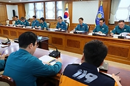 한덕수 국무총리가 13일 서울 종로구 정부서울청사에서 열린 의사집단행동 중앙재난안전대책본부 회의를 주재하고 있다.