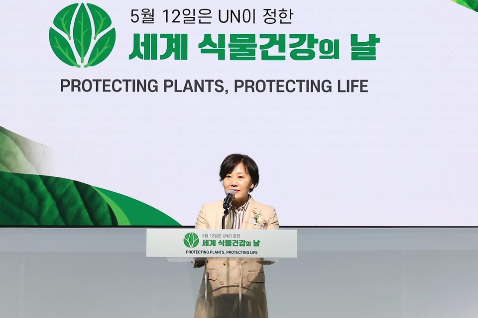 송미령 농림축산식품부 장관이 10일 경기 고양시 고양국제꽃박람회장에서 열린 2024년 ‘세계 식물건강의 날’ 기념식에서 발언하고 있다.