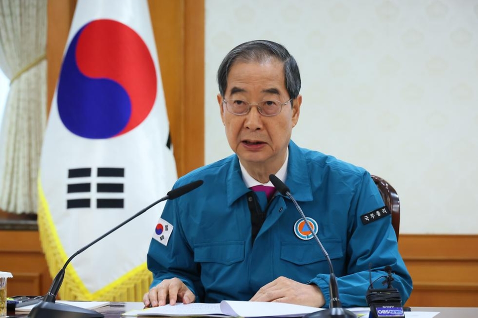 한덕수 국무총리가 13일 서울 종로구 정부서울청사에서 열린 의사집단행동 중앙재난안전대책본부 회의에서 발언하고 있다.