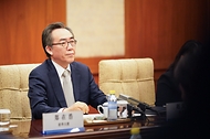 조태열 외교 장관이 13일(현지시간) 중국 베이징 댜오위타이(釣魚臺) 국빈관에서 열린 한중 외교장관 회담에 참석해 있다.