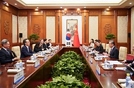 조태열 외교 장관이 13일(현지시간) 중국 베이징 댜오위타이(釣魚臺) 국빈관에서 열린 한중 외교장관 회담에서 모두발언하고 있다. 