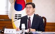노연홍 의료개혁특별위원회 위원장이 10일 서울 종로구 정부서울청사에서 열린 ‘제2차 의료개혁특별위원회’에서 발언하고 있다.