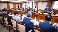 노연홍 의료개혁특별위원회 위원장이 10일 서울 종로구 정부서울청사에서 열린 ‘제2차 의료개혁특별위원회’에서 발언하고 있다.
