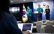 박민수 보건복지부 제2차관이 10일 서울 종로구 정부서울청사에서 이날 열린 의사집단행동 중앙재난안전대책본부 회의 결과 브리핑을 하고 있다. 