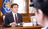 노연홍 의료개혁특별위원회 위원장이 10일 서울 종로구 정부서울청사에서 열린 ‘제2차 의료개혁특별위원회’에서 발언하고 있다.