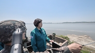 강정애 국가보훈부 장관이 대한민국 영토수호에 헌신하는 국군장병들에게 위로와 감사의 뜻을 전하기 위해  2일 오전 경기도 파주시에 위치한 육군 제9보병사단 29여단 한강대대를 방문하여 경계초소를 둘러보며 장병들을 격려하고 있다.