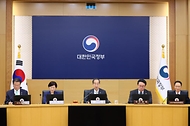 한덕수 국무총리가 14일 정부세종청사에서 열린 ‘제21회 국무회의’를 주재하고 있다.
