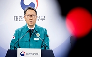 박민수 보건복지부 제2차관이 10일 서울 종로구 정부서울청사에서 이날 열린 의사집단행동 중앙재난안전대책본부 회의 결과 브리핑을 하고 있다. 