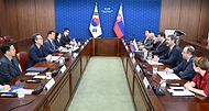 조태열 외교부 장관이 15일 서울 종로구 외교부청사에서 유라이 블라나르(Juraj Blanar) 슬로바키아 외교장관과 회담하고 있다.
