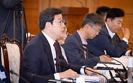 노연홍 의료개혁특별위원회 위원장이 10일 서울 종로구 정부서울청사에서 열린 ‘제2차 의료개혁특별위원회’에서 발언하고 있다.