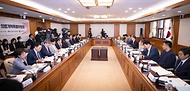 노연홍 의료개혁특별위원회 위원장이 10일 서울 종로구 정부서울청사에서 열린 ‘제2차 의료개혁특별위원회’에서 발언하고 있다.