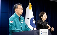 박민수 보건복지부 제2차관이 10일 서울 종로구 정부서울청사에서 이날 열린 의사집단행동 중앙재난안전대책본부 회의 결과 브리핑을 하고 있다. 