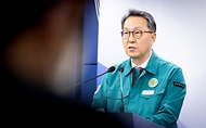 박민수 보건복지부 제2차관이 10일 서울 종로구 정부서울청사에서 이날 열린 의사집단행동 중앙재난안전대책본부 회의 결과 브리핑을 하고 있다. 