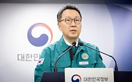 박민수 보건복지부 제2차관이 10일 서울 종로구 정부서울청사에서 이날 열린 의사집단행동 중앙재난안전대책본부 회의 결과 브리핑을 하고 있다. 