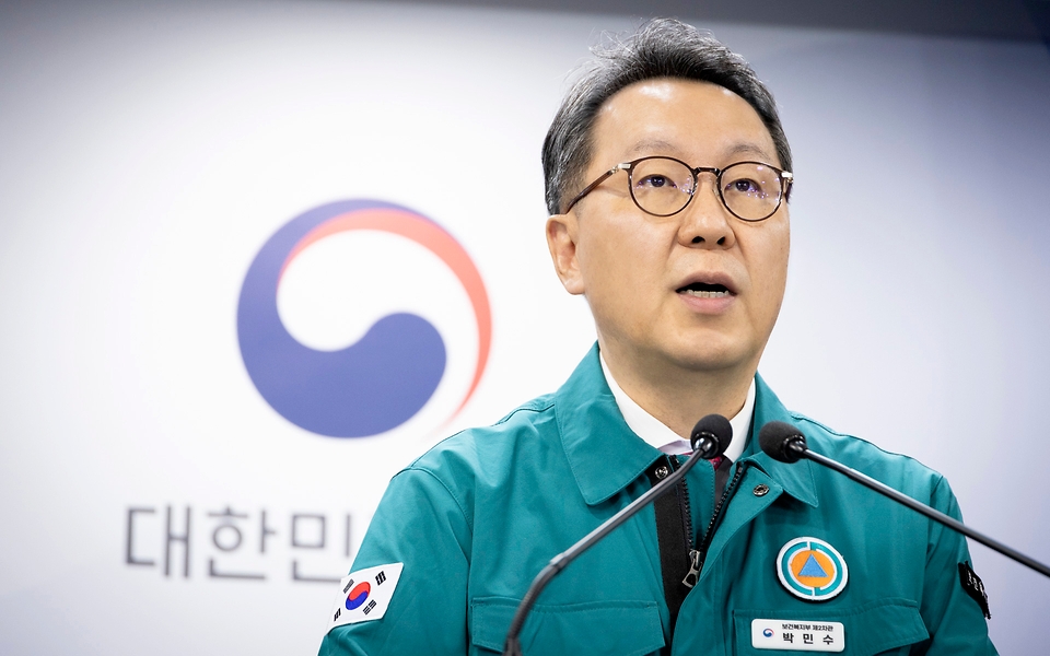 박민수 보건복지부 제2차관이 10일 서울 종로구 정부서울청사에서 이날 열린 의사집단행동 중앙재난안전대책본부 회의 결과 브리핑을 하고 있다. 