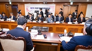 조규홍 보건복지부 장관이 10일 서울 종로구 정부서울청사에서 열린 ‘제2차 의료개혁특별위원회’에 참석하고 있다.