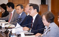 노연홍 의료개혁특별위원회 위원장이 10일 서울 종로구 정부서울청사에서 열린 ‘제2차 의료개혁특별위원회’에서 발언하고 있다.