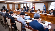 노연홍 의료개혁특별위원회 위원장이 10일 서울 종로구 정부서울청사에서 열린 ‘제2차 의료개혁특별위원회’에서 발언하고 있다.