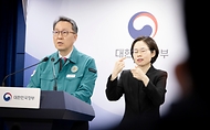 박민수 보건복지부 제2차관이 10일 서울 종로구 정부서울청사에서 이날 열린 의사집단행동 중앙재난안전대책본부 회의 결과 브리핑을 하고 있다. 