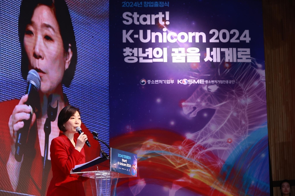오영주 중소벤처기업부 장관이 16일 경기 안산시 청년창업사관학교 본교에서 열린 ‘청년창업사관학교 입학식 겸 출정식’에서 축사를 하고 있다.