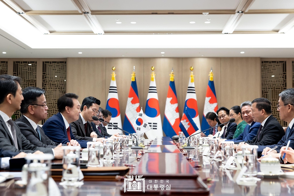 윤석열 대통령이 16일 서울 용산 대통령실 청사에서 열린 한·캄보디아 정상회담에서 발언하고 있다. 