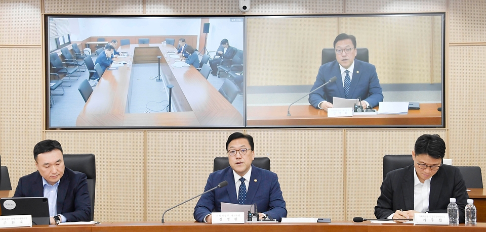 김병환 기획재정부 차관이 17일 정부세종청사에서 열린 ‘제17차 일자리 TF 겸 제21차 물가관계차관회의’에서 발언하고 있다. 