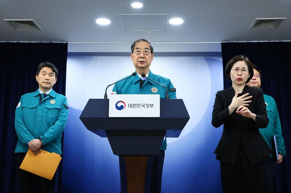 한덕수 국무총리가 16일 서울 종로구 정부서울청사에서 의대정원 관련 대국민담화를 발표하고 있다.