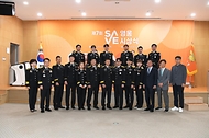 남화영 소방청장이 16일 세종시 소방청에서 열린 ‘제7회 S.A.V.E. 영웅 시상식’에서 김경식 베스티안재단 이사장, 설수진 대표 및 수상자들과 기념 촬영을 하고 있다. 