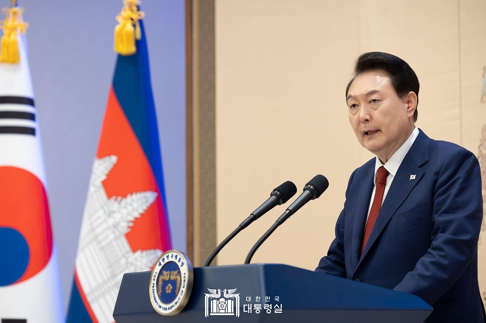 윤석열 대통령이 16일 서울 용산 대통령실 청사에서 열린 한·캄보디아 공식 오찬에서 발언하고 있다. 