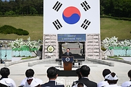 윤석열 대통령이 18일 광주시 북구 국립 5·18민주묘지에서 열린 ‘제44주년 5·18민주화운동 기념식’에서 기념사를 하고 있다.