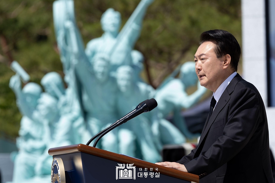 윤석열 대통령이 18일 광주시 북구 국립 5·18민주묘지에서 열린 ‘제44주년 5·18민주화운동 기념식’에서 기념사를 하고 있다.
