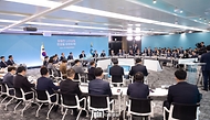 윤석열 대통령이 17일 세종특별자치시 정부세종청사에서 열린 ‘2024년 국가재정전략회의’를 주재하고 있다.