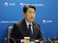 이주호 사회부총리 겸 교육부 장관이 20일 서울 영등포구 한국교육시설안전원에서 화상으로 열린 ‘의과대학 운영대학 총장 간담회’에서 모두발언을 하고 있다.