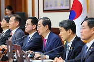 한덕수 국무총리가 21일 서울 종로구 정부서울청사에서 열린 ‘제22회 국무회의’에서 발언하고 있다. 