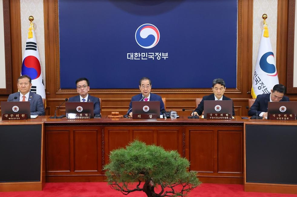 한덕수 국무총리가 21일 서울 종로구 정부서울청사에서 열린 ‘제22회 국무회의’에서 발언하고 있다.
