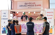 유인촌 문화체육관광부 장관이 진천 국가대표 선수촌에서 훈련 중인 선수들을 위해 준비한 커피차.