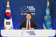 윤석열 대통령이 21일 청와대 영빈관에서 ‘AI 서울 정상회의’에 화상으로 참석하고 있다.