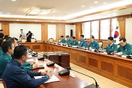 한덕수 국무총리가 22일 서울 종로구 정부서울청사에서 열린 의사집단행동 중앙재난안전대책본부 회의를 주재하고 있다.