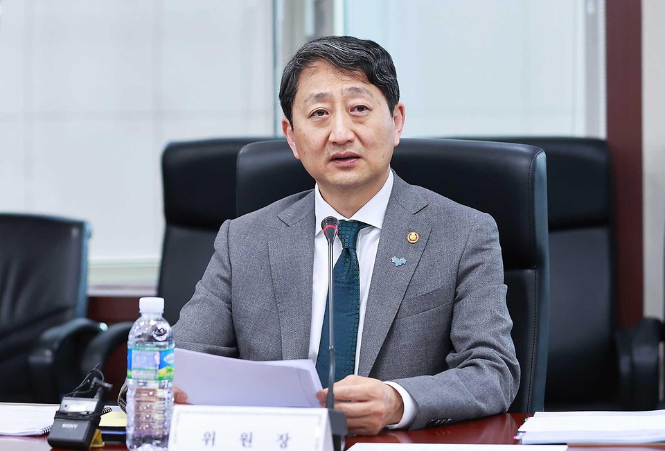 안덕근 산업통상자원부 장관이 22일 서울 종로구 한국무역보험공사 대회의실에서 열린 ‘제31차 에너지위원회’를 주재하고 있다.