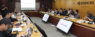 강경성 산업통상자원부 1차관이 22일 경기 성남시 한국디자인진흥원 대회의실에서 열린 ‘K-디자인 산업대화’에서 인사말을 하고 있다.