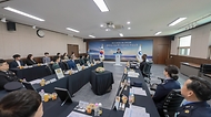 강정애 국가보훈부 장관이 21일 오후 서울시 용산구 서울지방보훈청에서 열린 명예로운 보훈가족 기념패 증정식에 참석하여 인사말씀을 하고 있다.