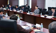 안덕근 산업통상자원부 장관이 22일 서울 종로구 한국무역보험공사 대회의실에서 열린 ‘제31차 에너지위원회’를 주재하고 있다.